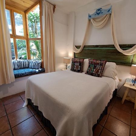 Yellow House Hostel B&B Antigua Екстериор снимка