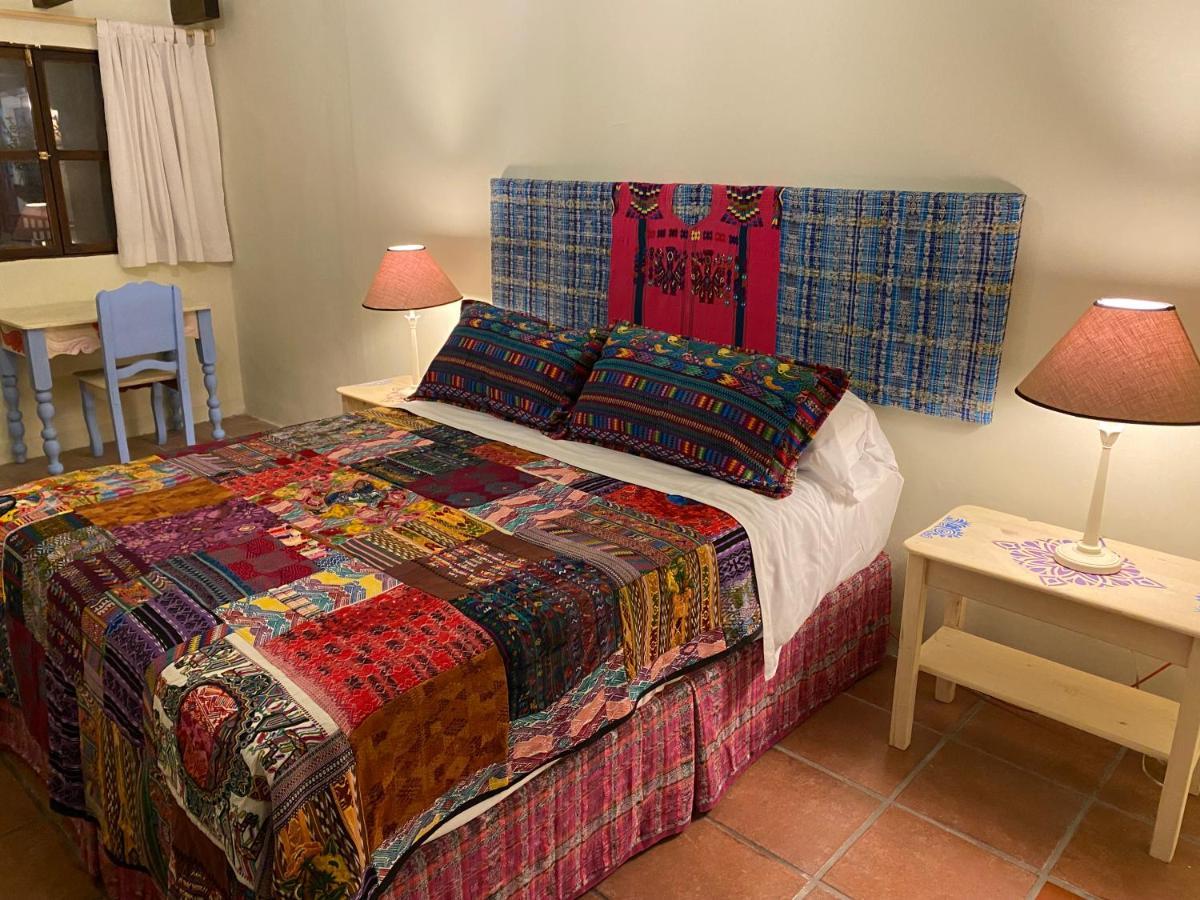 Yellow House Hostel B&B Antigua Екстериор снимка