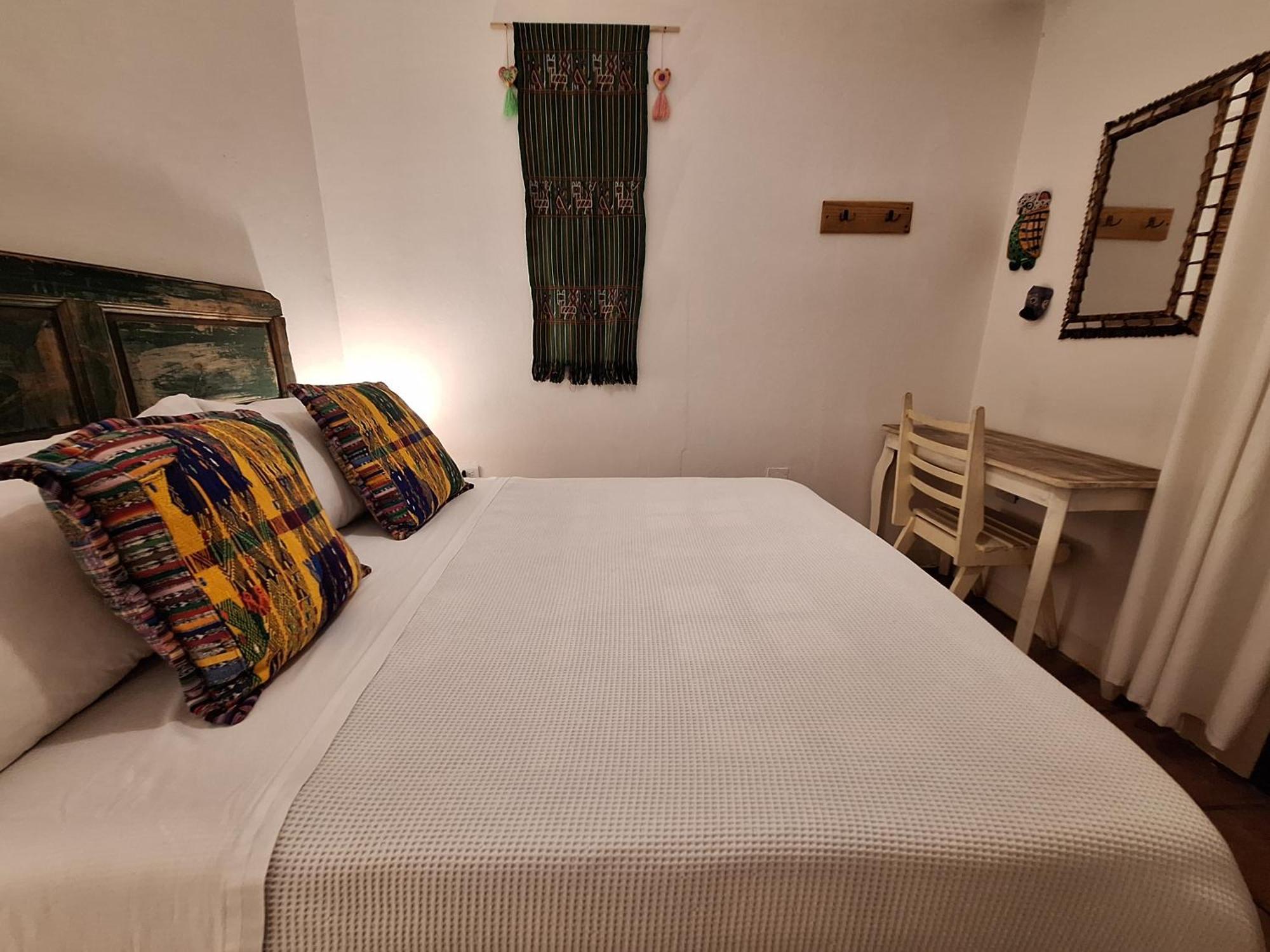 Yellow House Hostel B&B Antigua Екстериор снимка