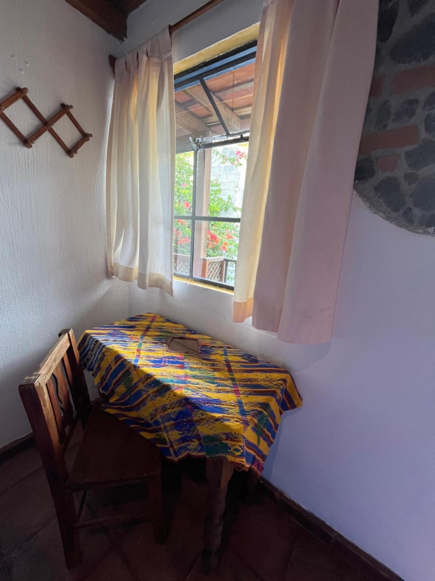 Yellow House Hostel B&B Antigua Екстериор снимка